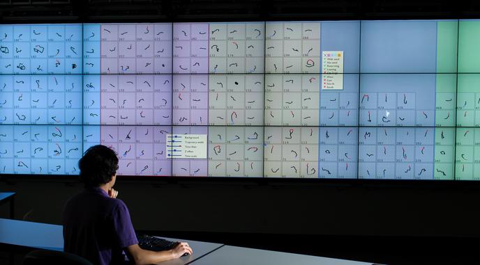 Scalable visual queries for data exploration on large, high-resolution 3D displays